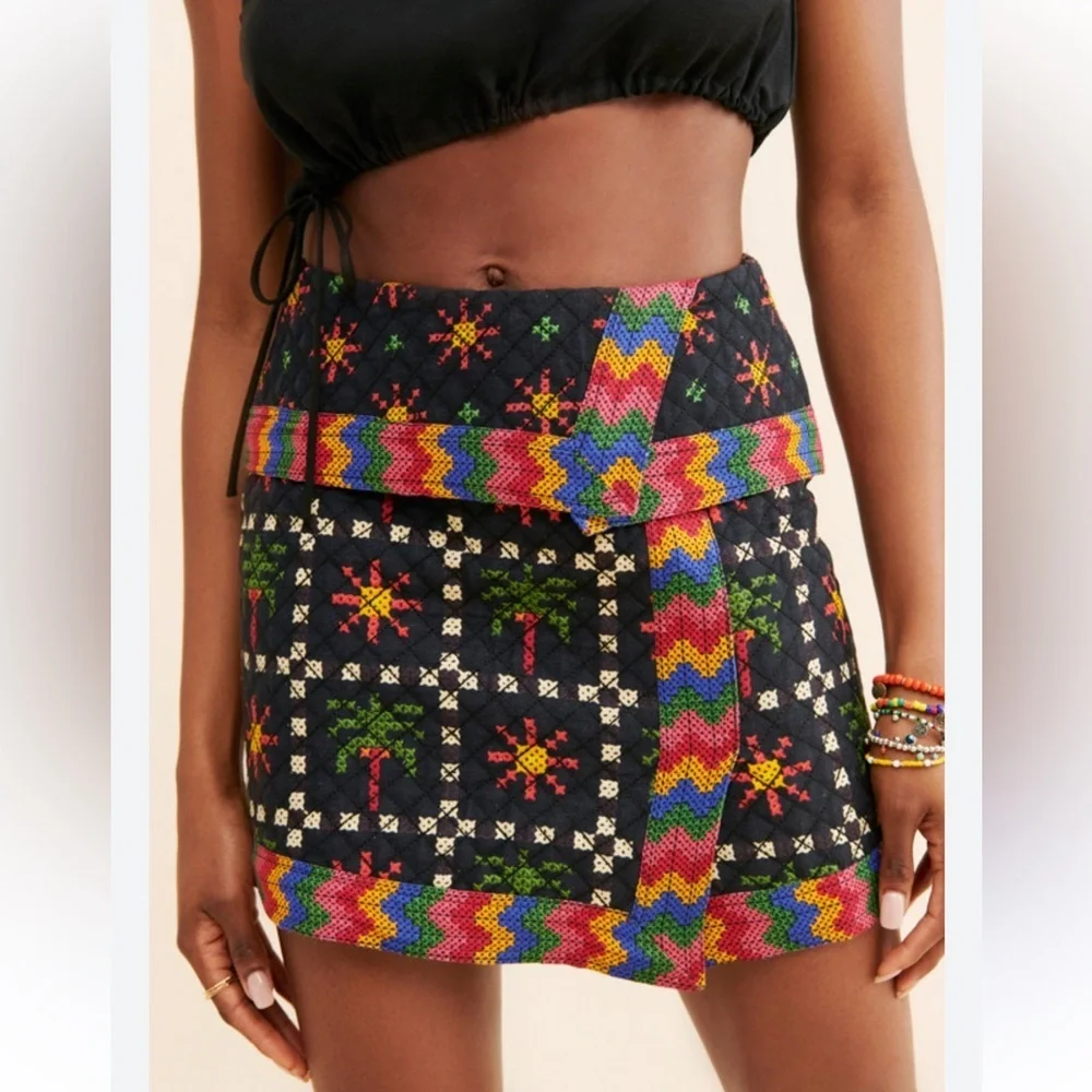 Farm Rio Artsy  Floral Quilted  Boho Mini skirt NWOT